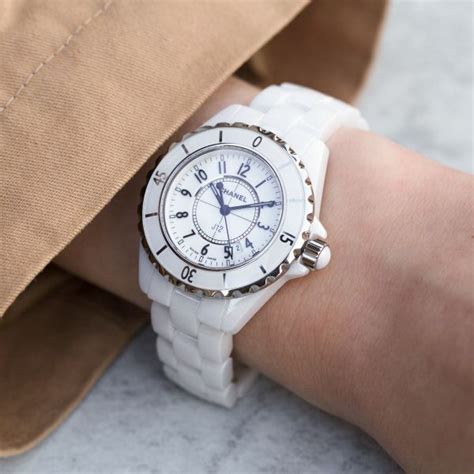 montre chanel blanche pas cher|Chanel J12 d'occasion .